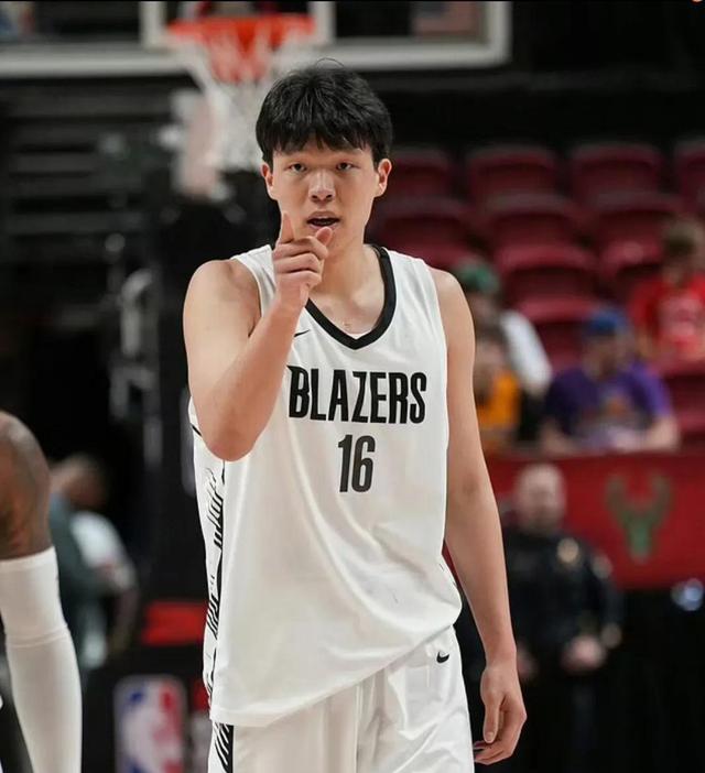 包含国际比赛日体能课后，布鲁克林篮网复出首秀备战CBA常规赛，管理层满意，年轻球员得到机会的词条