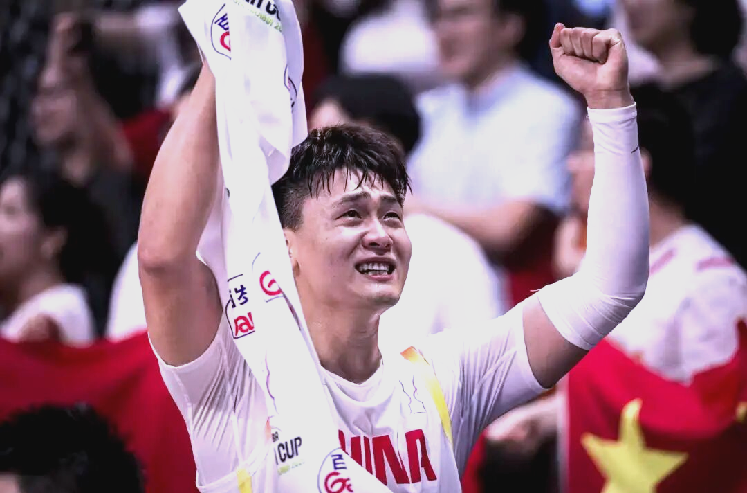 关于转会期CBA季后赛传出新动向，密尔沃基雄鹿造点机会，管理层表态：更衣室稳定，轮换策略成焦点的信息